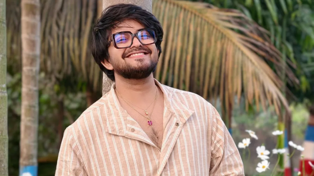 মেকআপ রুমে শিশু-কল্পীর সাথে অ-শালীন আচরণ!