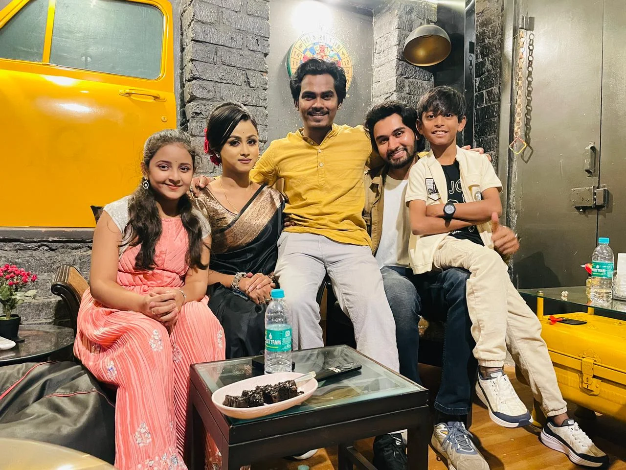 জাঁকজমকপূর্ণ অনুষ্ঠানে মুক্তি পেল “তোর পাড়াতে”! জাঙ্ক ইয়ার্ড ক্যাফেতে চাঁদের হাট - content image
