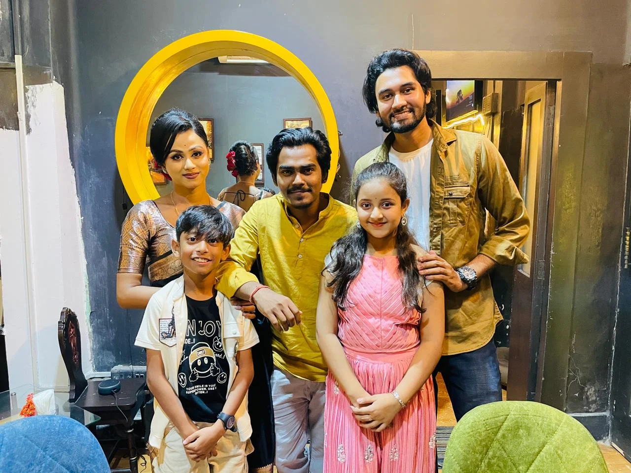 জাঁকজমকপূর্ণ অনুষ্ঠানে মুক্তি পেল “তোর পাড়াতে”! জাঙ্ক ইয়ার্ড ক্যাফেতে চাঁদের হাট - content image