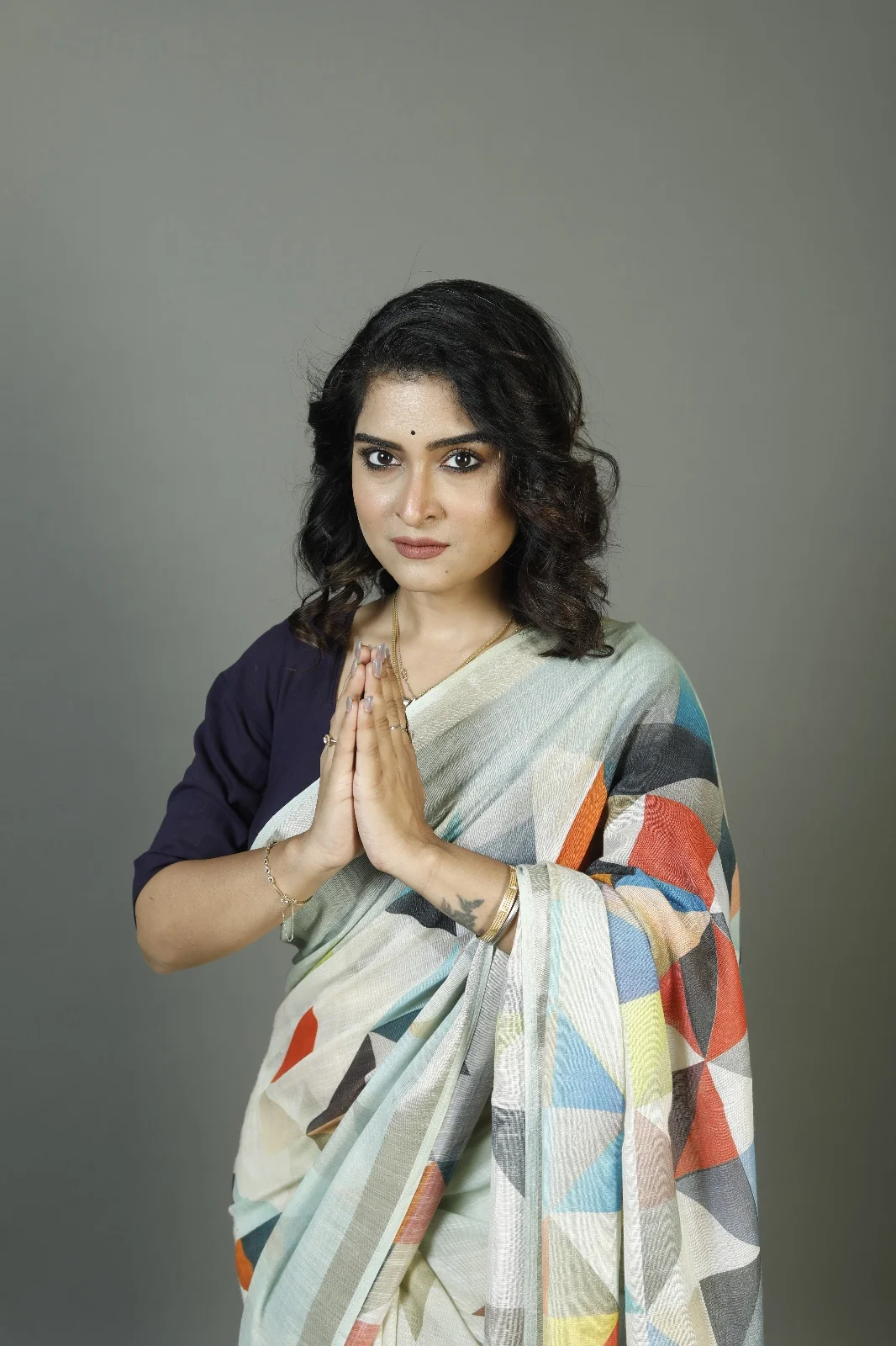 অন্তরাল” — রহস্য, সম্পর্ক ও অন্ধকার সত্যের এক মনস্তাত্ত্বিক যাত্রা - content image